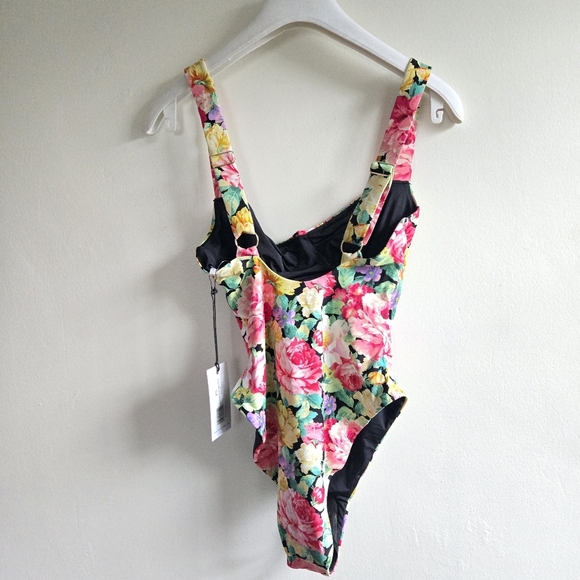 New WeWoreWhat Vintage Roses Ruched Cup One-Piece Swimsuit Size XS NWT - Picture 4 of 5